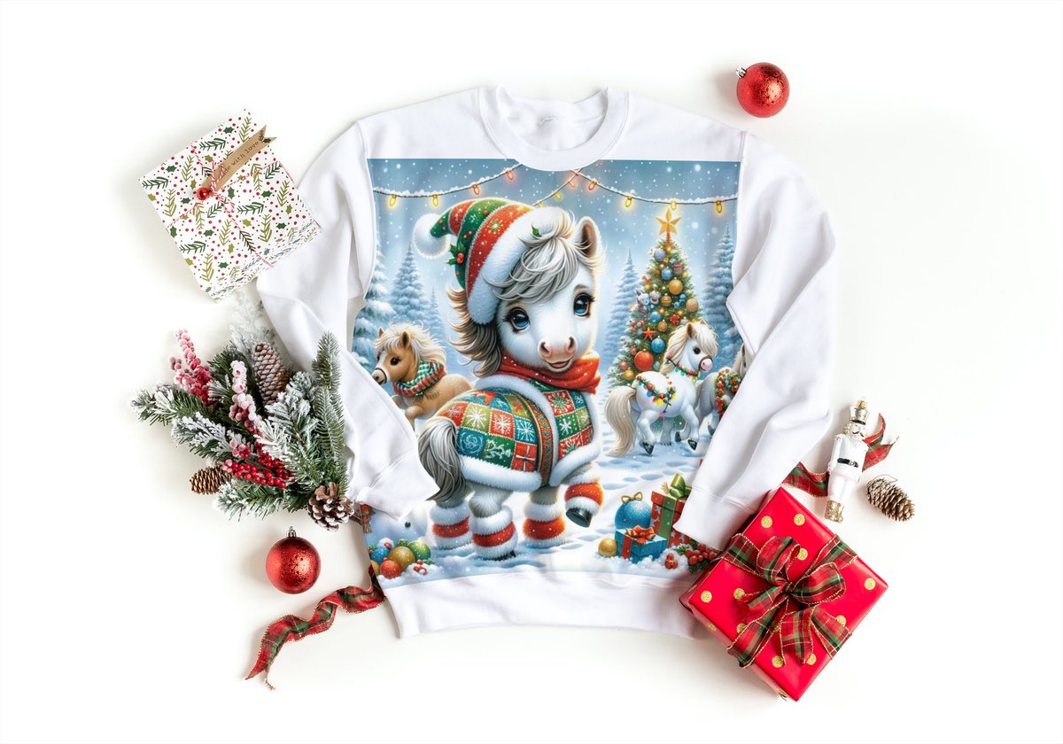 equinapix's tweet photo. 🌟✨ Mini chevaux, maxi magie ! Plongez dans la féerie avec nos pulls #MiniChevauxDeNoël. Du pur bonheur en tricot pour égayer vos fêtes de fin d’année ! 🎁🐴 #MagieDesFêtes #StyleHivernal #pulldenoel https://t.co/Idqv61J6ZD