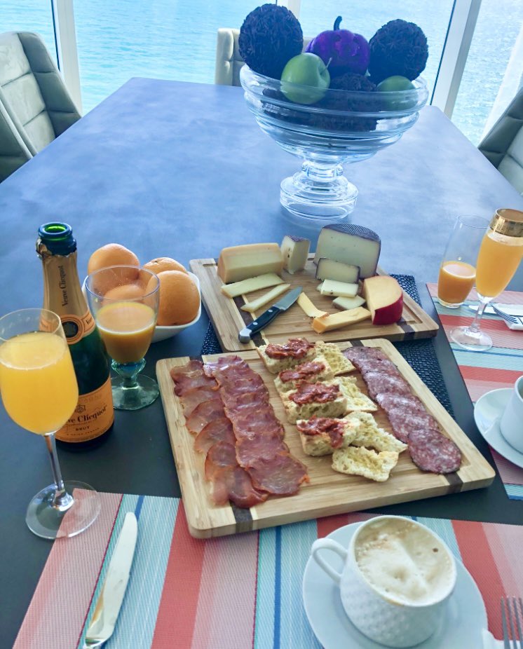 If you think I am missing Spain…. You are correct. 
Saturday breakfast Spanish style.
#loveweekends #liveweekends