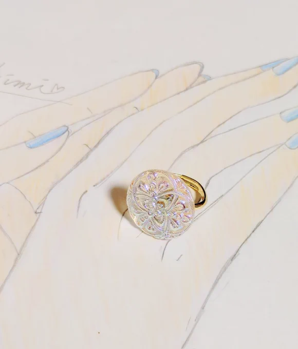 チェコガラスボタン使用のフリーサイズのリングのシリーズもよろしくお願いします(。•ㅅ•。)  minne.com/-ukimi