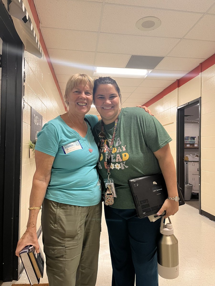 Moimoi9Sarah's tweet photo. Mrs.Jen is an amazing mystery reader! She use to live in Costa Rica and can speak English and Spanish! All kids were so excited. 

Mrs.Jen and I met in the Peace Corps! It was lovely talking to the kids about our experience! https://t.co/Id91RsYWdy
