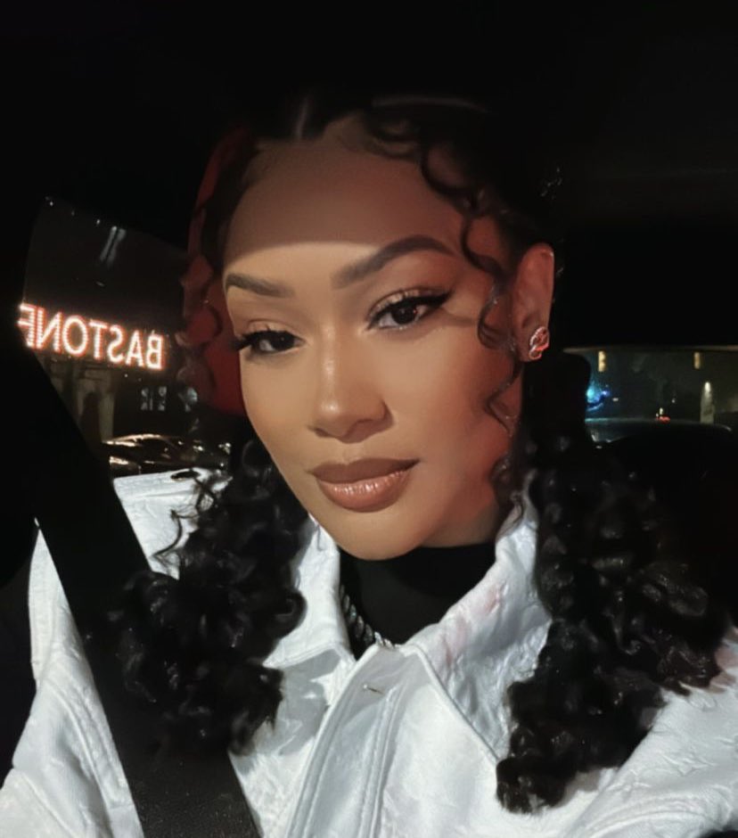 ZatimaOnBET's tweet image. Car selfies! ❤️ #SistasOnBET #ZatimaOnBETPlus