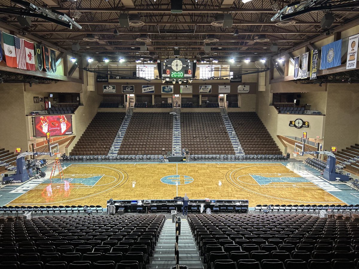 Excited for today’s neutral site game between ⁦@BeaverMBB⁩ and ⁦@HuskerMBB⁩ from The Pentagon in Sioux Falls, SD. Join ⁦@RobbieHummel⁩ and me at 4pm eastern on ⁦@peacock⁩ for the call.