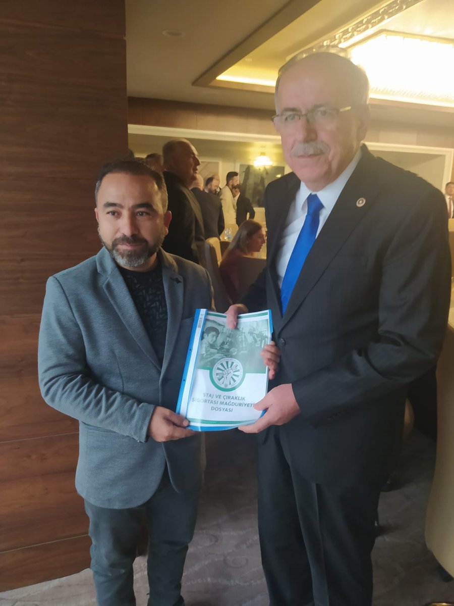yugruk_imdat's tweet photo. MHP Konya milletvekili genel başkan yardımcısı sayın Mustafa kalaycı ya dosyamızı verdik maduriyetimizi anlattık bu maduriyet çözülecek gelin siz çözün tarih yazin dedik destek sözünü aldık hep.
@dbdevletbahceli
@MKalayci42

Sen Yoksan Çok Eksiğiz #ÇırakStajyer10AralıkKartalda https://t.co/1y55W38BFz