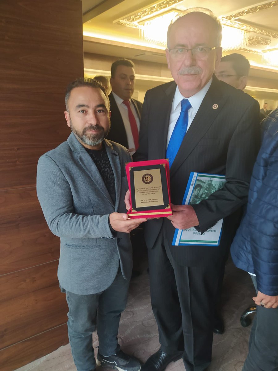 yugruk_imdat's tweet photo. MHP Konya milletvekili genel başkan yardımcısı sayın Mustafa kalaycı ya dosyamızı verdik maduriyetimizi anlattık bu maduriyet çözülecek gelin siz çözün tarih yazin dedik destek sözünü aldık hep.
@dbdevletbahceli
@MKalayci42

Sen Yoksan Çok Eksiğiz #ÇırakStajyer10AralıkKartalda https://t.co/1y55W38BFz