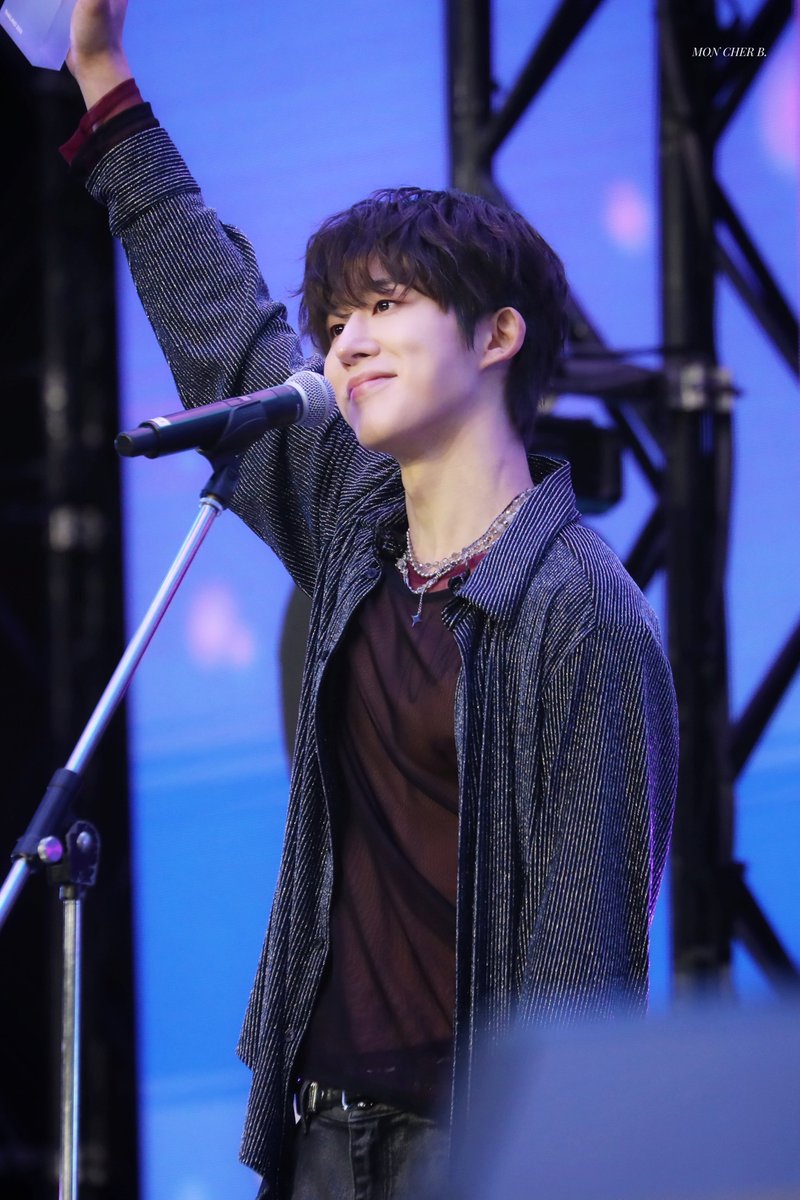 MonCher131's tweet photo. 231118 supersound festival
우리아기 상받았숑🥺🥺🥺
#김한빈 #비아이 #BI https://t.co/IzouHcEd9Z