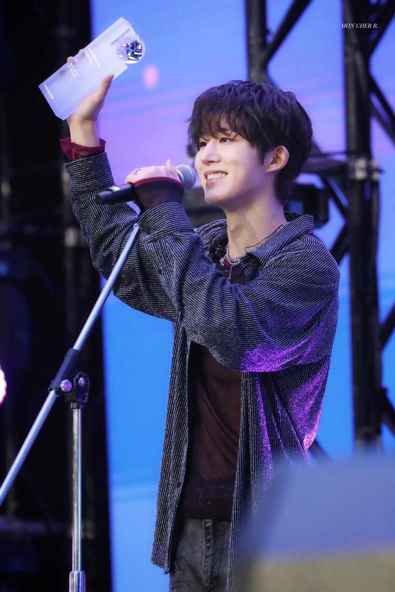 MonCher131's tweet photo. 231118 supersound festival
우리아기 상받았숑🥺🥺🥺
#김한빈 #비아이 #BI https://t.co/IzouHcEd9Z