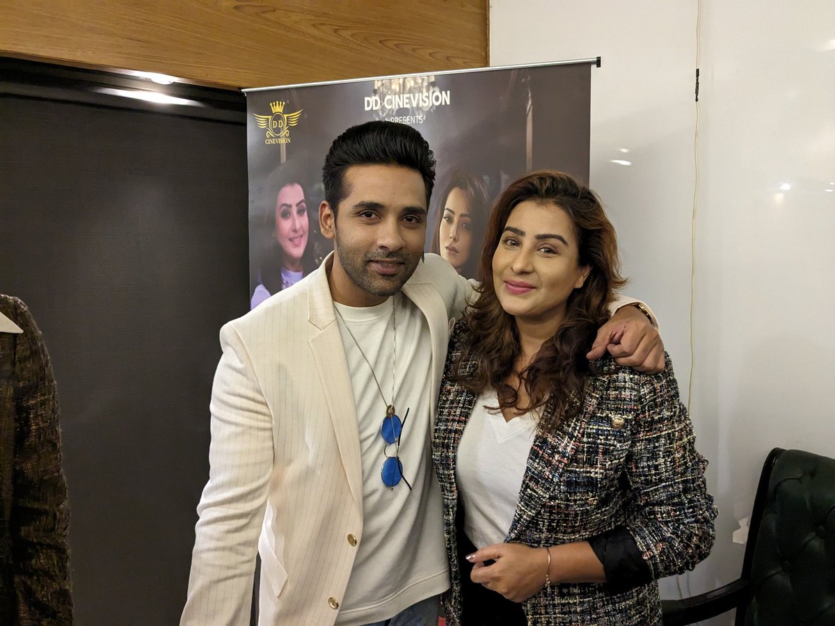 sharma_puneesh's tweet photo. We are back. Finally doing a webseries together. #puneeshsharma #shilpashinde #BiggBoss https://t.co/v2EWrToLkb