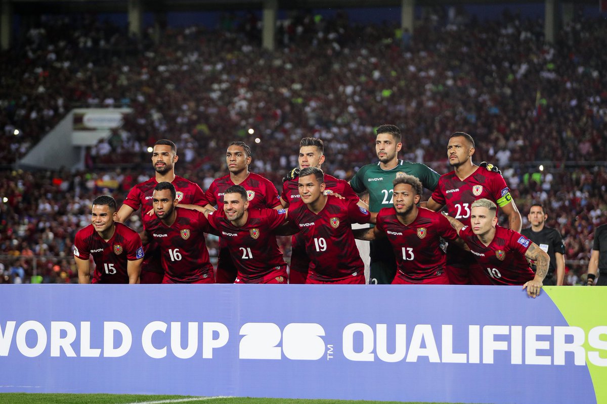 El esfuerzo continuo y persistente siempre gana. Es imposible no contagiarse con tanta buena energía. Sigamos juntos, Venezuela. <a href="/SeleVinotinto/">La Vinotinto</a> 🇻🇪