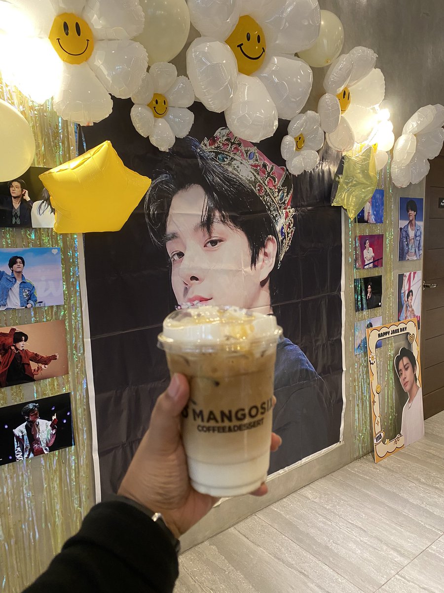 kimdyoongin's tweet photo. happy birthday again, our jakey! ❤️🌼  @ENpireEvents @jakeupdateteam 🫶🏻

#YuniquelyYoursJake #EnpireEvents
@ENHYPEN_members @ENHYPEN 
#JAKE #ENHYPEN_JAKE https://t.co/TRIn8uTX0l