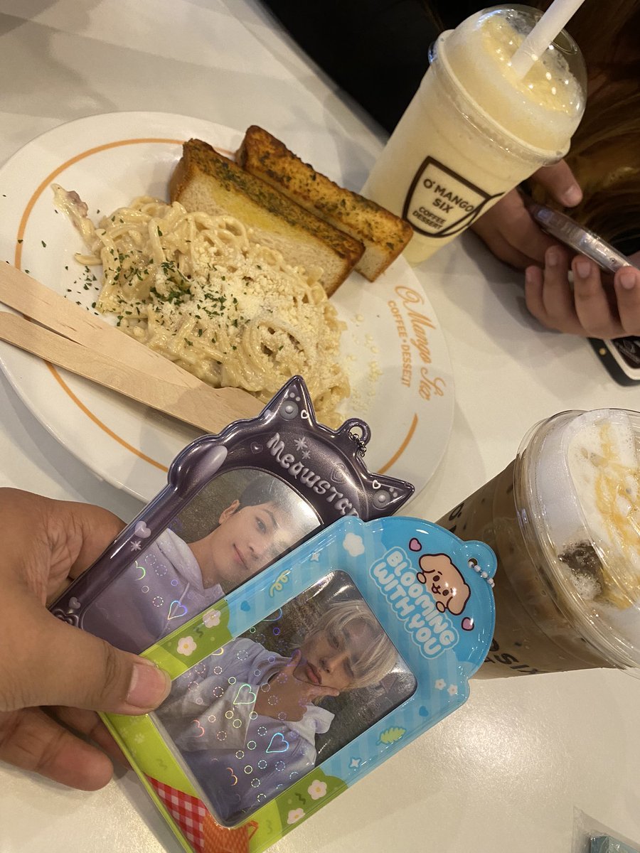 kimdyoongin's tweet photo. happy birthday again, our jakey! ❤️🌼  @ENpireEvents @jakeupdateteam 🫶🏻

#YuniquelyYoursJake #EnpireEvents
@ENHYPEN_members @ENHYPEN 
#JAKE #ENHYPEN_JAKE https://t.co/TRIn8uTX0l