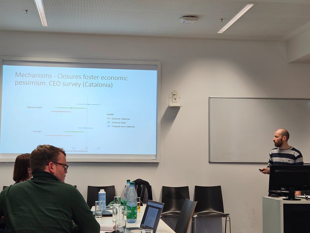 lawrencemckay94's tweet photo. Great paper by @mcadpedro at RUDE conference on how local bank branch closures reduce mainstream party support. Spanish data but super relevant to the UK and other countries https://t.co/1eVx8GzSze