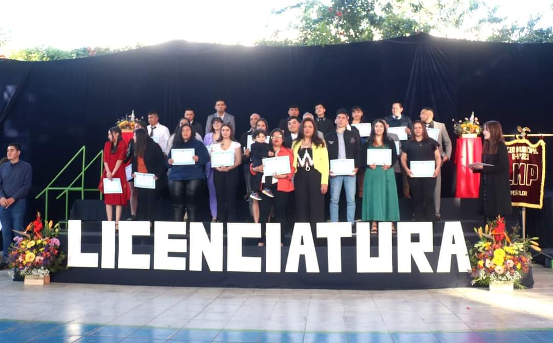 Nibaldo_Meza's tweet photo. #FelicitacionesNuevosLicenciados 👨🎓👩🎓
Orgullosos d haber abierto, el año 2019, el #ProgramaVespertino d #EducaciónParaAdultos en #NuestroLiceoPeñaflor Compartimos la satisfacción y emoción d más d 80 nuev@s licenciad@s d este año y d sus 👪
#EnPeñaflorLosSueñosSeCumplen 👏👏👏 https://t.co/f1oOrCHjEl