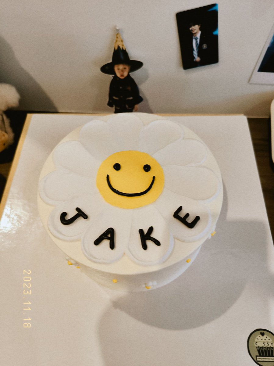 littlejasuke's tweet photo. Had so much fun today 💛🌼 thank you and congratulations for the successful event @ENpireEvents &amp; @jakeupdateteam 🫶🏼 thank you for receiving my daisies well also 🥹 

#YuniquelyYoursJake #enpireevents #JAKE #ENHYPEN_JAKE @ENHYPEN_members https://t.co/VTJkFUjCxD