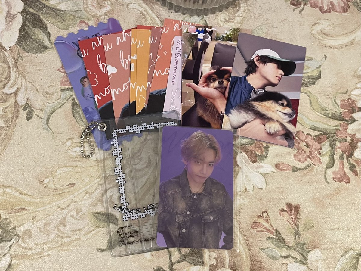 forwinterbuys's tweet photo. purple tae is finally homeee thank u @PHYouniverse for packing it super(!!!!) safely n for the freebies as well :D til our next transaction #PHYouniverseFEEDBACK https://t.co/9XSRqCrFEn