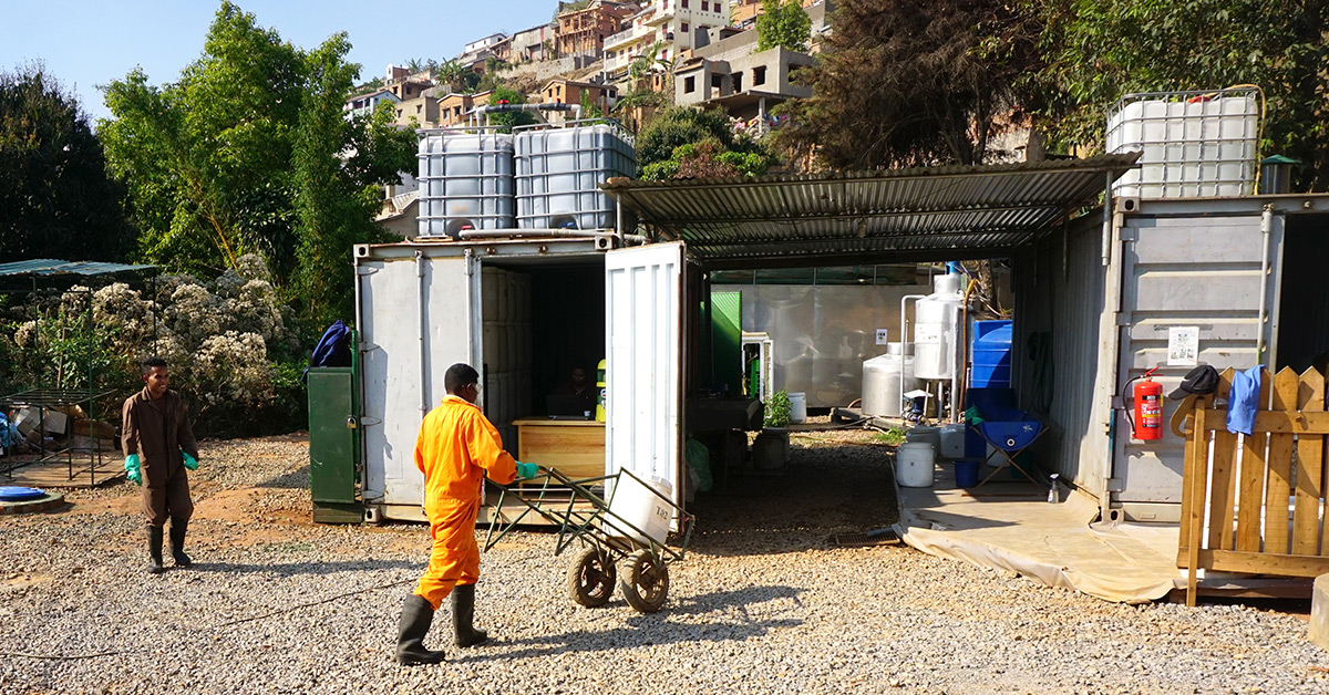 #Digital solutions can help address the #sanitation gap by making services more affordable and accessible. @cbsaglobal explored container-based sanitation, improving it especially in informal settlements across urban areas: ow.ly/QlA950Q95oQ #WorldToiletDay