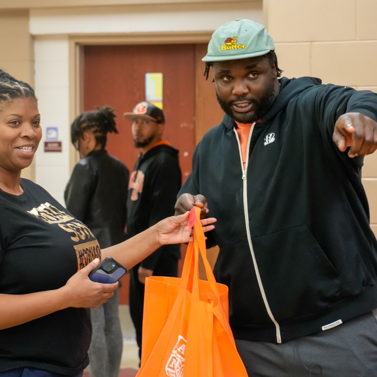 IamCPS's tweet photo. Tackling turkeys like a pro! @bengals @Djread98 and his family distributed holiday turkeys to 120 families at Shroder High School through their "A Son Never Forgets" Foundation!

For more info about the partnership and the new Reader Resource Room, visit: https://t.co/POXankOCOo https://t.co/4pnGroIXdP