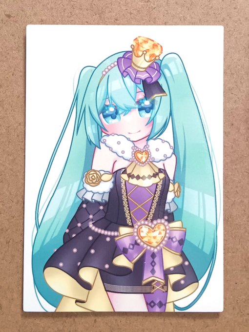 ジュエリーシッククイーンちゃんのステッカーが届きました諸事情により、お品書きとちがってカード型です ボーマス53で頒布予定です!!D61,62「あさぎとふじいろ」にてお待ちしております! 