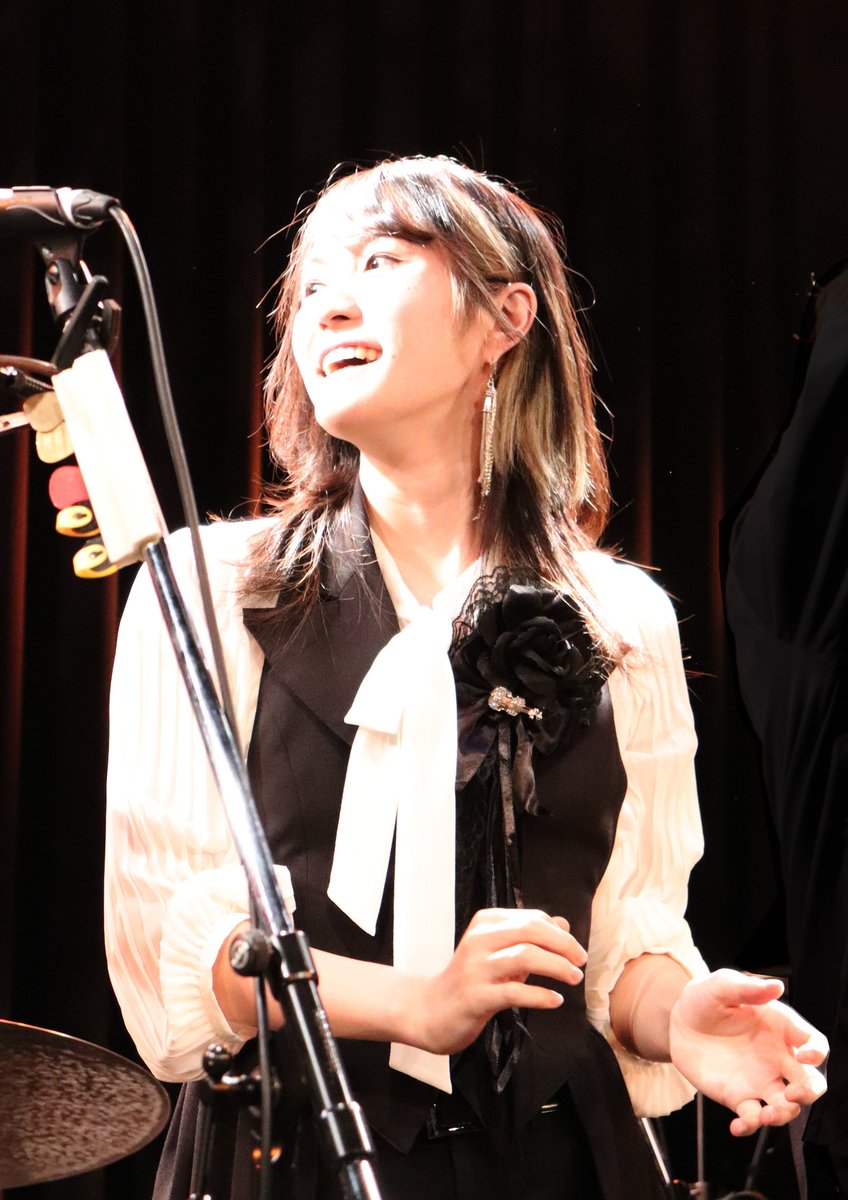 tagtag0910's tweet photo. #伊吹瑠香 #Cruelshe #高月レイ #横浜minthall 瑠香さんと亜矢さんのそれぞれの思いが伝わって感激しました。いつまでも素敵な音楽を伝えてください。高月レイさん一段と美しくなっていた。 https://t.co/GUOIC27fPQ