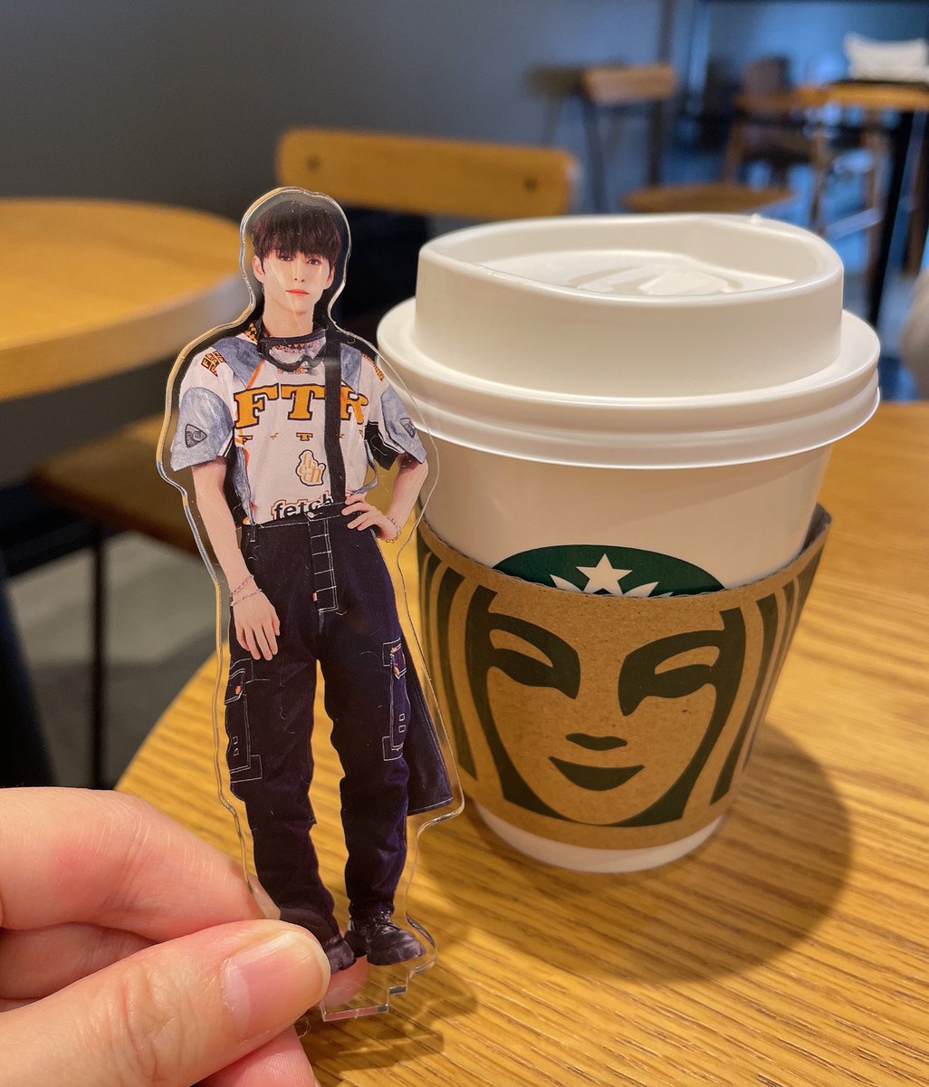 minichi47's tweet photo. 11/18   オフライン　1部

威尊くんとのオフラ参加してきました☺️🤍
今日はちゃんとお話しできたし、8割覚えられてたので大成長！笑
威尊くん宮城で会った時よりさらにビジュ更新されてて、度肝抜かれた！！
リメイクT手伝ってくれた姉に感謝🙏🏻

#INIオフライントーク会レポ
#INIオフライン #後藤威尊 https://t.co/H4WxKsnuNU