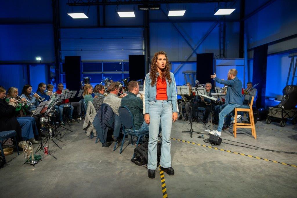 - YNBLAZE -

Wat een prachtige première gisteren van Ynblaze in <a href="/surhuisterveen/">Surhuisterveen</a> Samen met <a href="/tryater/">Tryater</a> voor een uitverkochte zaal. 
Staande ovatie en her &amp; der werden wat traantjes weggepinkt! Vandaag en morgen zijn er nog kaarten. Kom je ook? tryater.frl