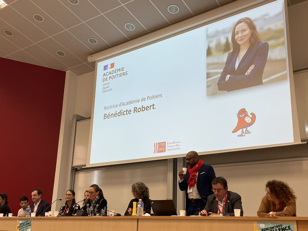 v_guggiari's tweet photo. Les rencontres de l’excellence à Poitiers, 900 élèves et leurs parents. Merci aux organisateurs et participants. Une belle réussite « on ne naît pas ambitieux, on le devient »
#Courage #engagement  #oser
#goûtdeleffort #JOParis2024  
@acpoitiers @DSDEN79 @BndicteRobert https://t.co/FGK6AkSeO4