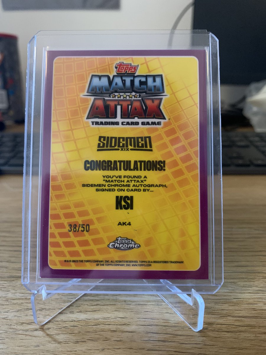 EuanAplin's tweet photo. Biggest hit from my @getsidecards box
👀👀

@KSI @Sidemen https://t.co/yTuPbJY2Yo