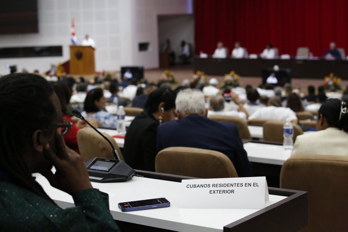 📸 | Inaugurada la IV Conferencia de la Nación y la Emigración, con la presencia del presidente <a href="/DiazCanelB/">Miguel Díaz-Canel Bermúdez</a>.

Cuba 🇨🇺 defiende una relación con sus nacionales en el exterior de admiración por sus triunfos, de respeto y de orgullo.

#JuntosXCuba 
#LaPatriaCrece