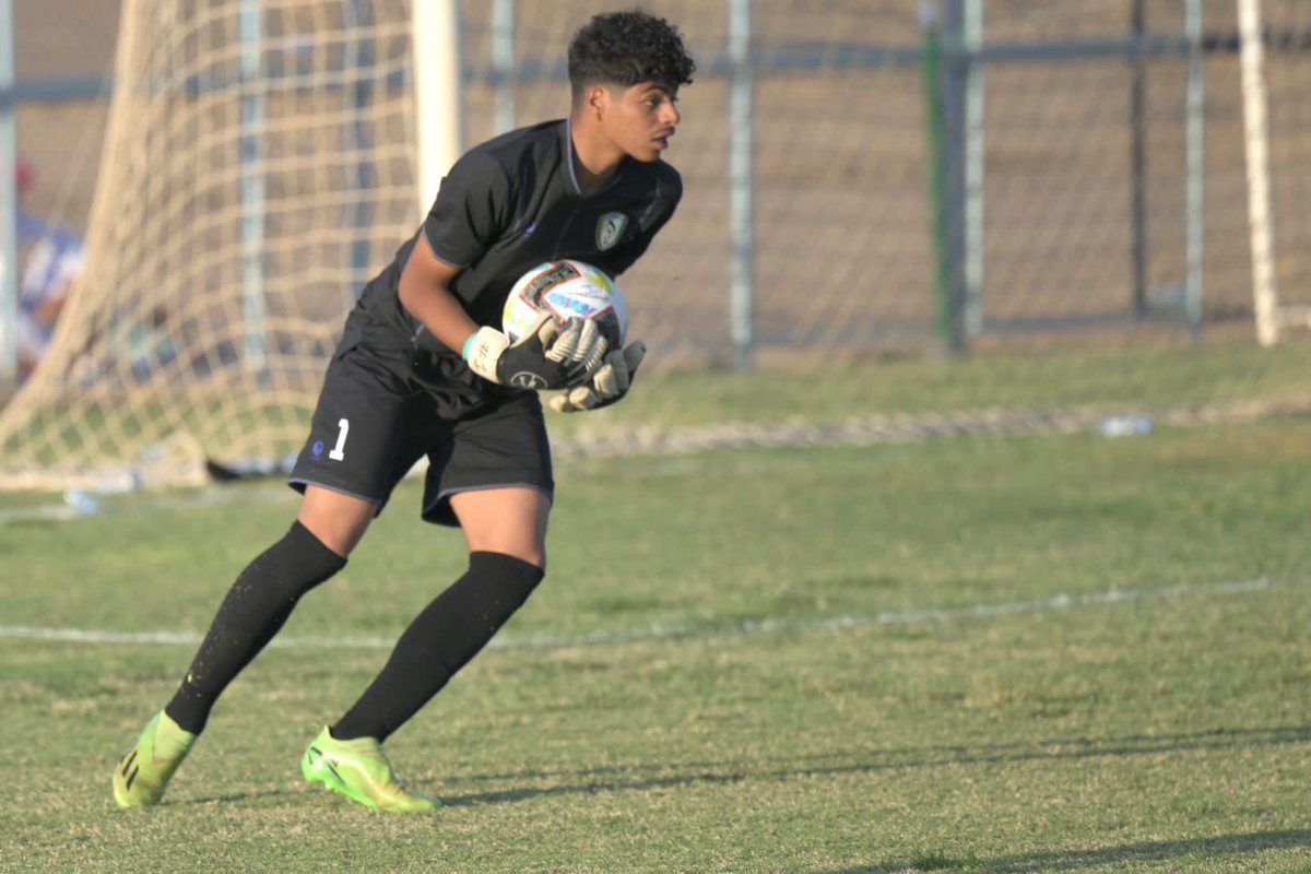 عبارة الحارس نصف الفريق لم تاتي من فريق شاهدت مباراة<a href="/MC_NajranFC/">نادي نجران السعودي</a> و<a href="/ittihad/">نادي الاتحاد السعودي</a> لفئة الناشئين ولفت انتباهي تألق حارس<a href="/MC_NajranFC/">نادي نجران السعودي</a> الحارس :سعود عبدالله القارح 
مضى زمن طويل لم ارى حارس مرمى متألق كما رأيت هذا الحارس الذي يملك مقومات النجاح لاي حارس واعد 
لاغرابه ان يكون هذا الشبل متألق