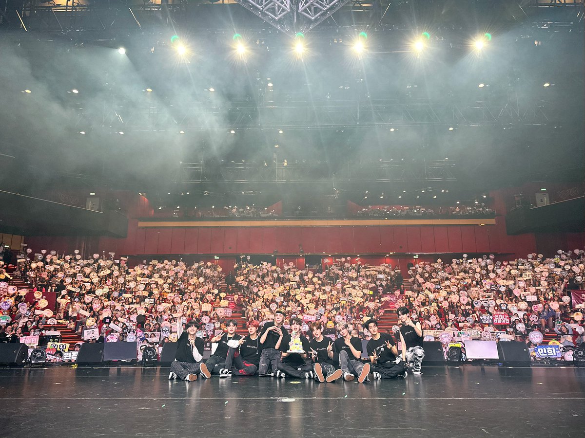 [📸] 231118
2023 CRAVITY THE 1ST WORLD TOUR 'MASTERPIECE' in MACAU
⠀
#CRAVITY #크래비티
#CRAVITY_1ST_WORLD_TOUR
#MASTERPIECE
#MASTERPIECE_IN_MACAU