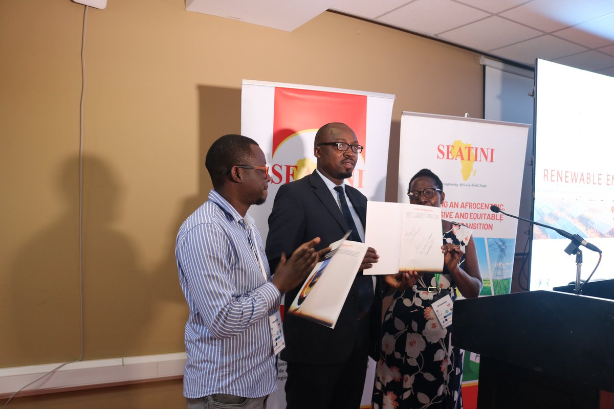 SEATINIUGANDA's tweet photo. Dr. Brian Isabirye , Commissioner Renewable Energy
@MEMD_Uganda together with Ms. Jane Nalunga,ED
@SeatiniU and @rosaluxstiftung have officially launched a study on the Influence of thr European Union in Energy Transition Debate and Implications for Africa during #REC23 https://t.co/YCg8fgT3OT