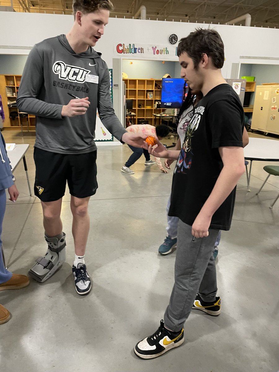 syntechusa's tweet photo. Today might be a game day, but that didnβt stop @VCU_Hoops Sean, Max, Connor and Zeb from hanging out with the kids at @SOAR365 yesterday evening! #WeDoGoodWork #SyntechUSA #TogetherWeSoar https://t.co/RnK8J5kPlY