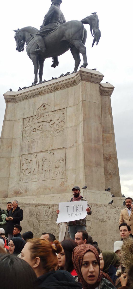 Öğretmen olmayanlarda ulustaydi . Bunu dile getirdim öğretmenler tarafından bir öğretmeni susturmaya çalıştıniz sindirmeye çalıştınız
Helal sizeeee " ÖĞRETMENLER" !!! #ÖğretmenlerUlusta