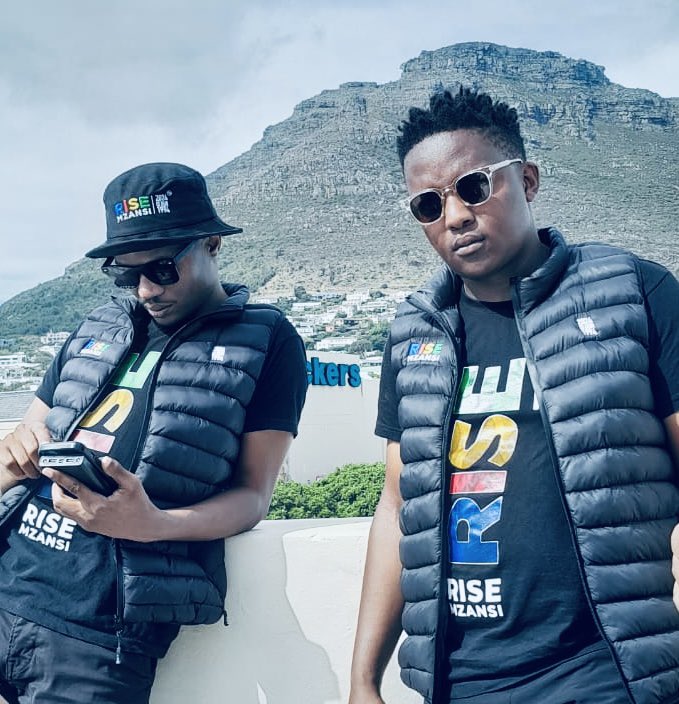 AxolileNotywala's tweet photo. Gang gang. 

We RISE. For the South Africa we deserve 🇿🇦

#RegisterToVoteRISEMzansi 
#2024IsOur1994 
#SAelection24 https://t.co/bP1Rmcu9UJ