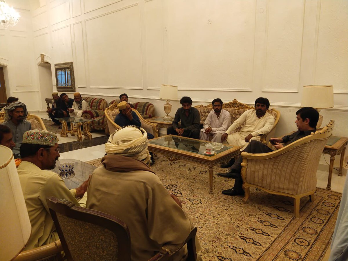 NaumanIShaikh's tweet photo. سکھر ہاؤس میں ائے ہوئے معززان شہریوں سے ملاقات کی اور ان کے درپیش مسئلے سن کر  ان کے مسائل حل کروائے https://t.co/Oz6YbYjl3x