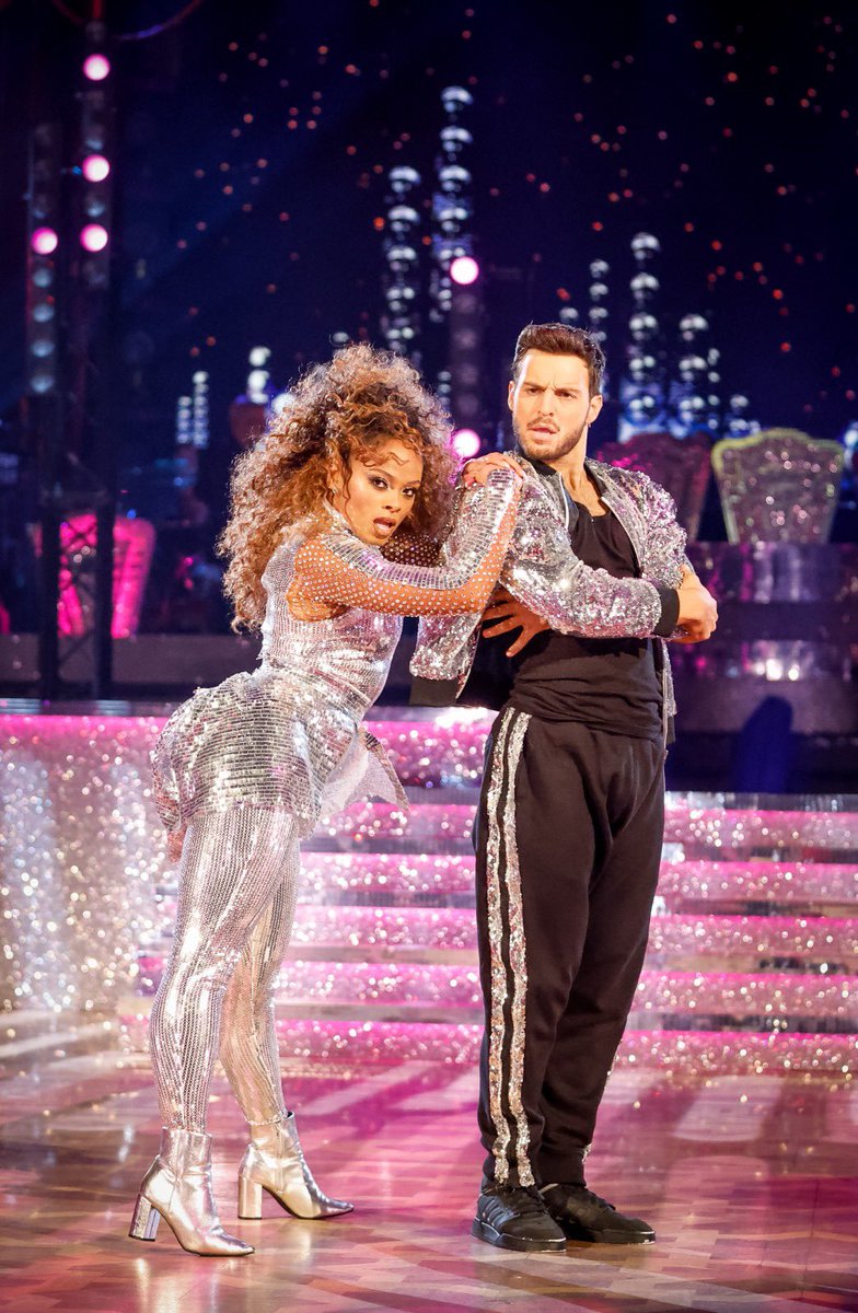 FLEUR EAST tweet media