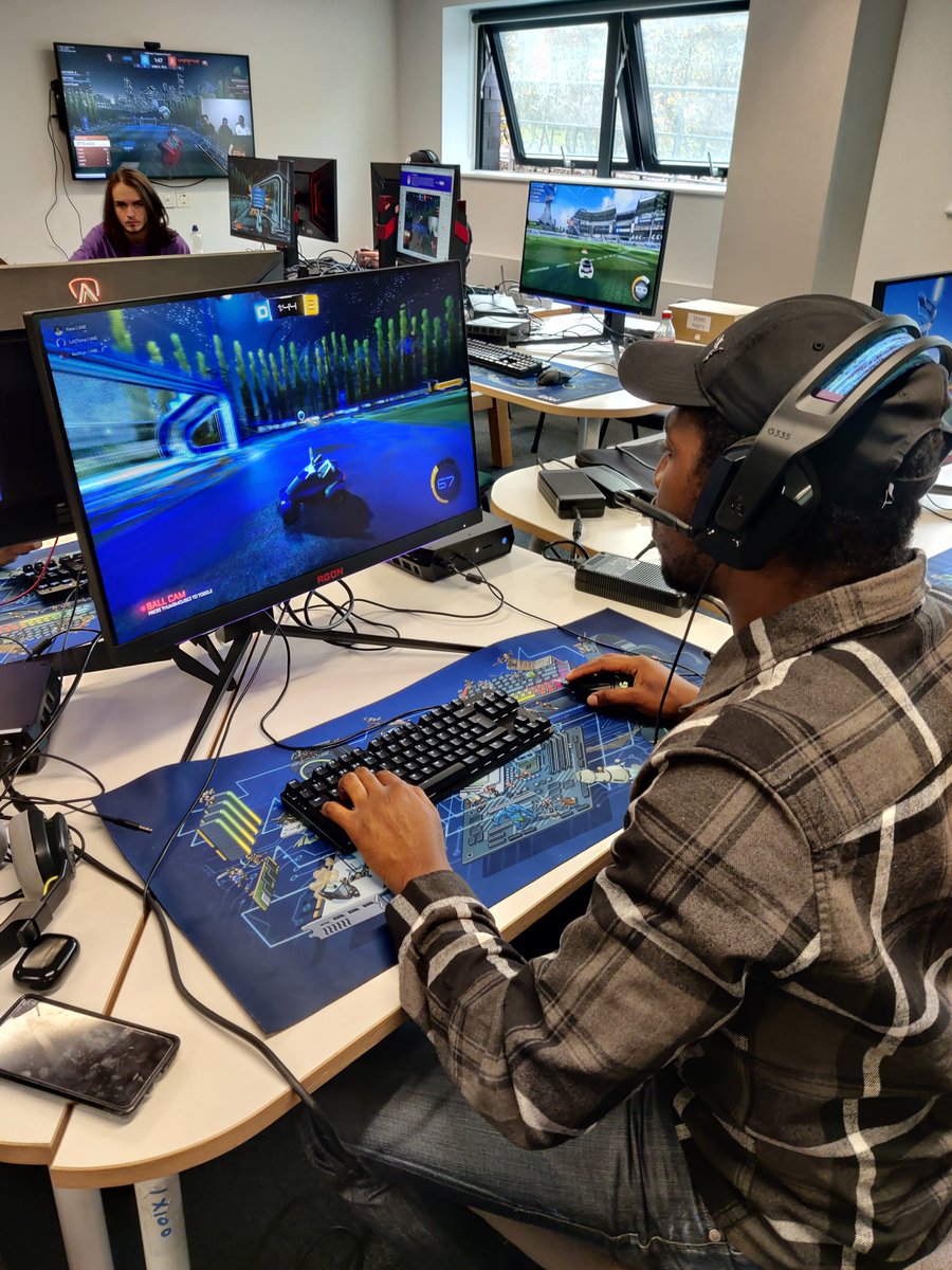 UWESeaStags's tweet photo. Absolutely incredible event yesterday, thank you to @SoloWolfX for your hard work into creating it
Also thank you to @nse_gg @IntelUK @kingstontech for the wonderful equipment to make his event possible
And thanks to @lsuves and @warwickesports for competing!
#IntelEventInABox https://t.co/9CTkfh2tSP