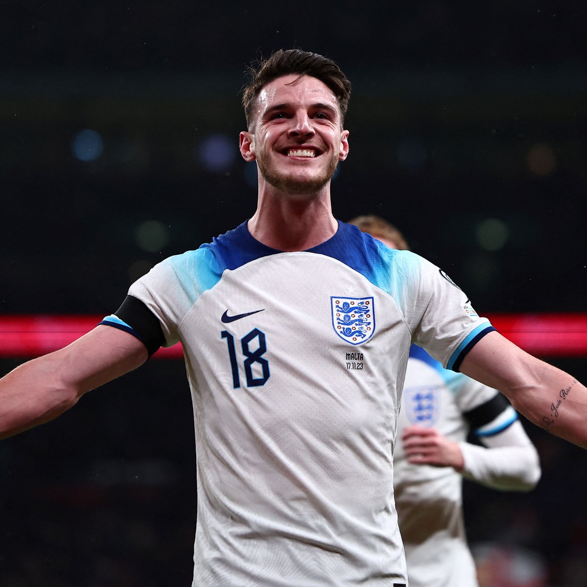Arsenal's tweet photo. 🇪🇸 Raya makes competitive debut
🇧🇷 Martinelli gets first Brazil goal
🇪🇬 Elneny plays in big victory

🗞️ Check out how our Gunners got on in their internationals 👇