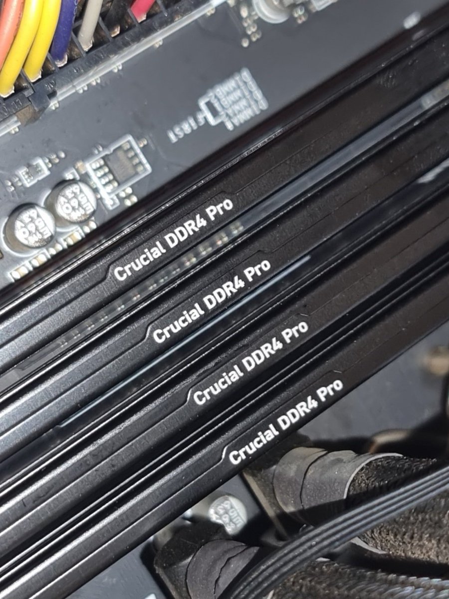 So is 64gb 3200mhz ram overkill?
Well needed upgrade from the 16gb I had😂
Need to test pc to see how it streams so keep a eye out😉
#ram #pcgaming #twitch #crucial