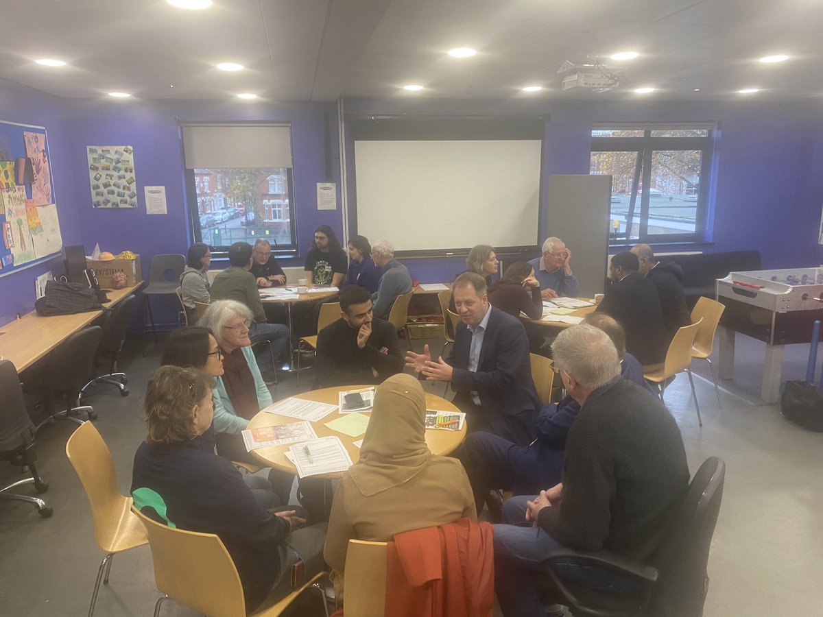 RoisCavanagh's tweet photo. What an incredible event organised by @ActionLeicester  for @friends_earth #UnitedForWarmHomes action day! So much solidarity around the stark choices many families are making around heating and eating! ✊✊✊ https://t.co/3AyUl4CeYS