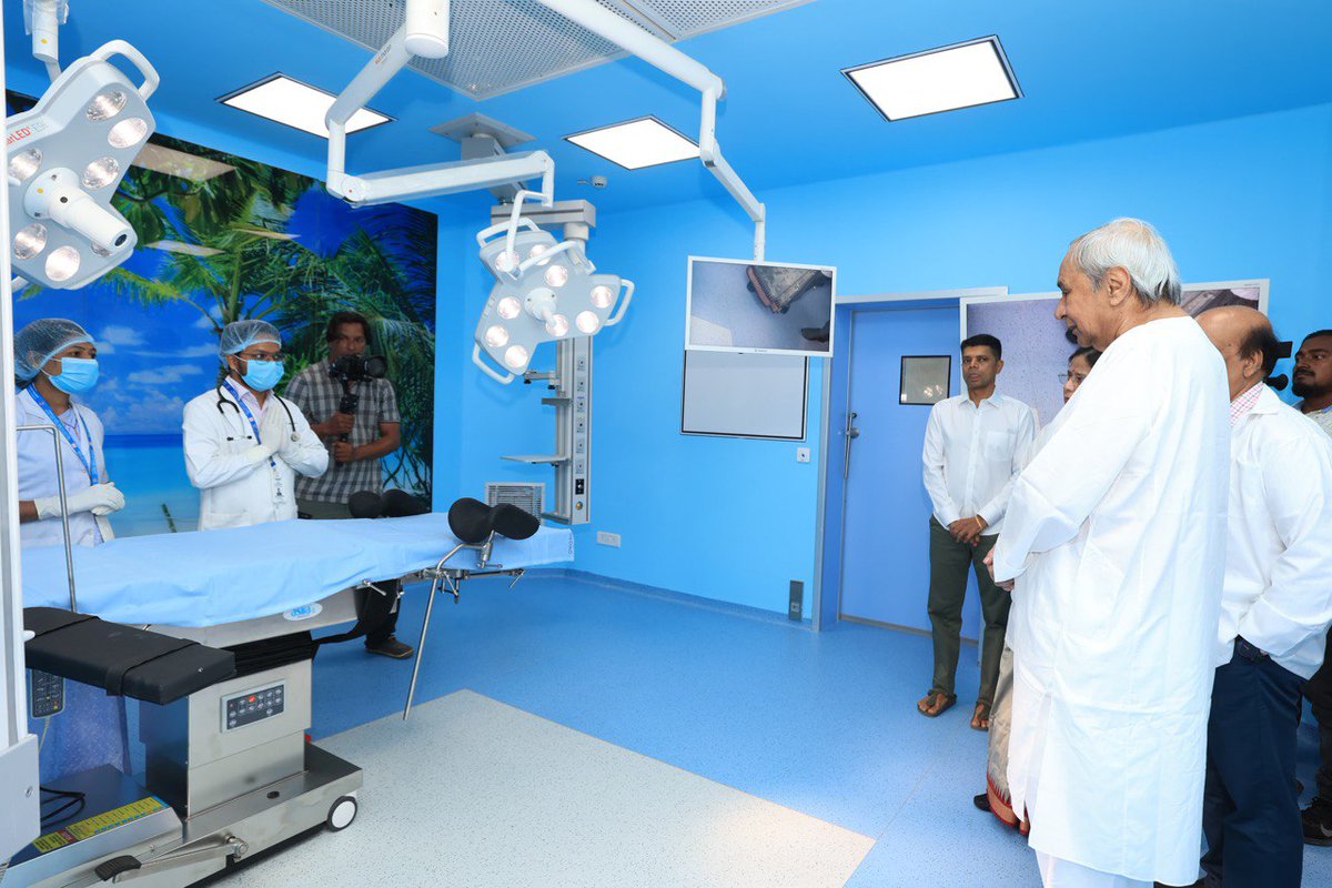 CMO_Odisha's tweet photo. Further strengthening healthcare in #Odisha, CM @Naveen_Odisha dedicated a Modular Operation Theatre Complex in the Post Graduate Institute of Medical Education and Research & Capital Hospital in #Bhubaneswar. The Complex, constructed at a cost of ₹16.76 Crore, is a highly advanced facility with state-of-the-art technology. #OdishaCares