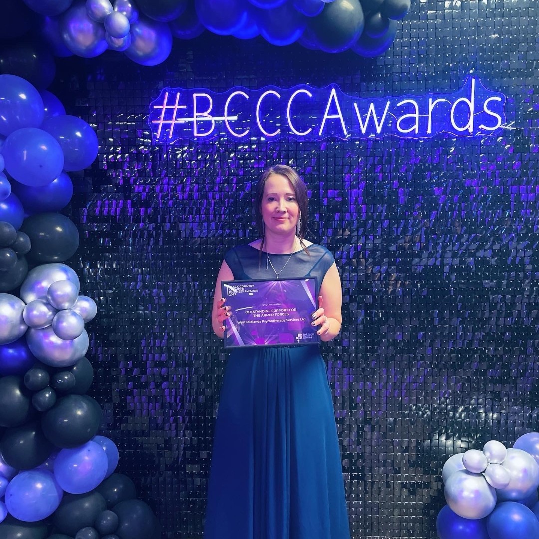 supportthewalk's tweet photo. 👏 Congratulations, Emma!

@BCCCmembers highly commended one of our associate therapists in their Outstanding Support for the Armed Forces award recently.

▶️ Learn more about our Head Start programme: https://t.co/U1ZDS964Di

#BCCCAwards #MentalHealth #VeteranSupport https://t.co/ebotPVCkMz