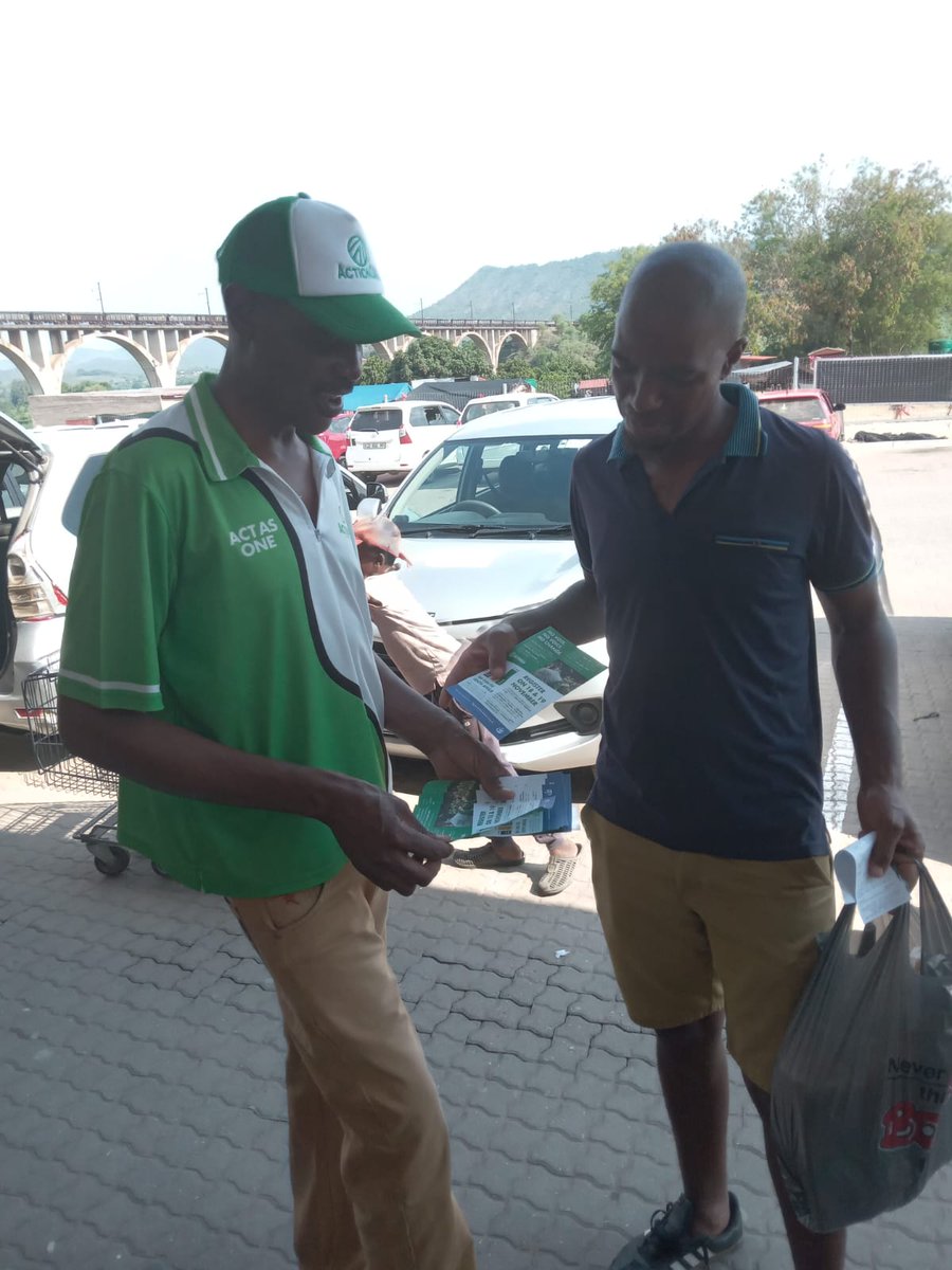 Action4SA's tweet image. Mpumalanga Province 💚

@ThokoMashiane and @HarryMazibuko at eMalahleni in Mpumalanga, recruiting new members and registering first time voters!

#EachOneBringOne #RegisterToFixSA