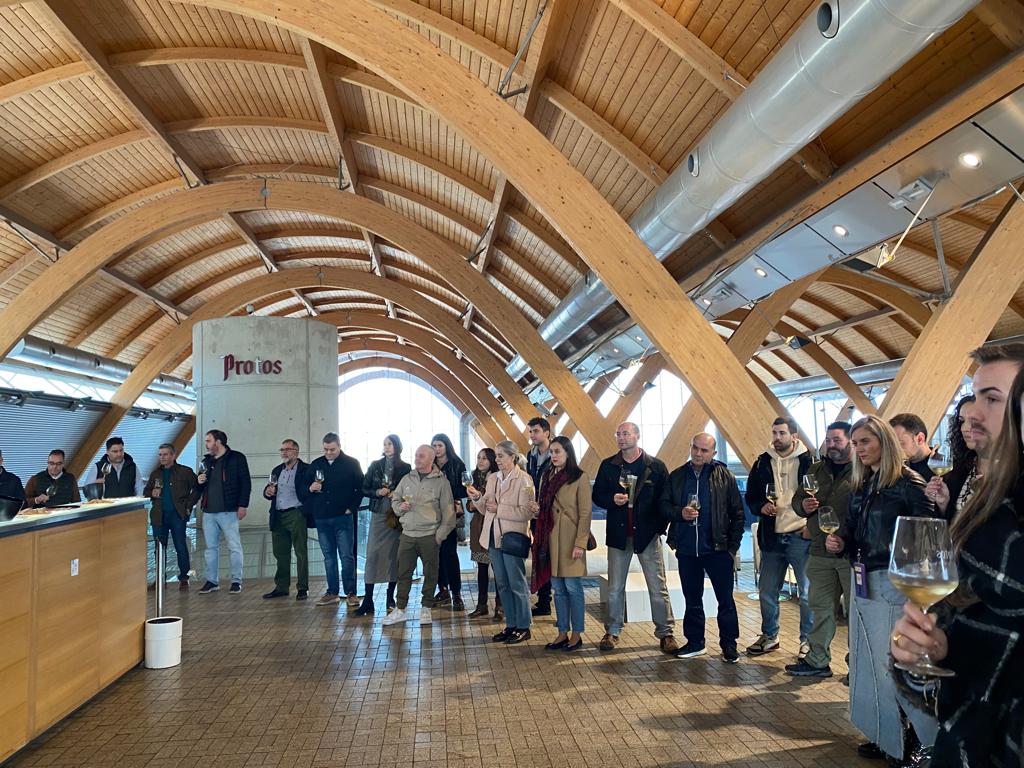 CuatroRayas's tweet photo. #greenandsocial

Los empleados y empleadas de #CuatroRayas compartimos hoy una nueva jornada en equipo, pero lejos de la sede de nuestra #bodegacooperativa y de la @DORueda: hemos venido de visita a la @DORibera 🍷 https://t.co/3Et0ph2suL
