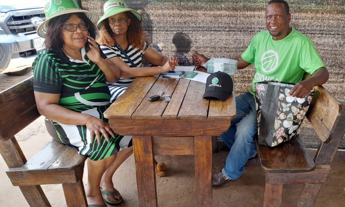 Action4SA's tweet image. Mpumalanga Province 💚

@ThokoMashiane and @HarryMazibuko at eMalahleni in Mpumalanga, recruiting new members and registering first time voters!

#EachOneBringOne #RegisterToFixSA