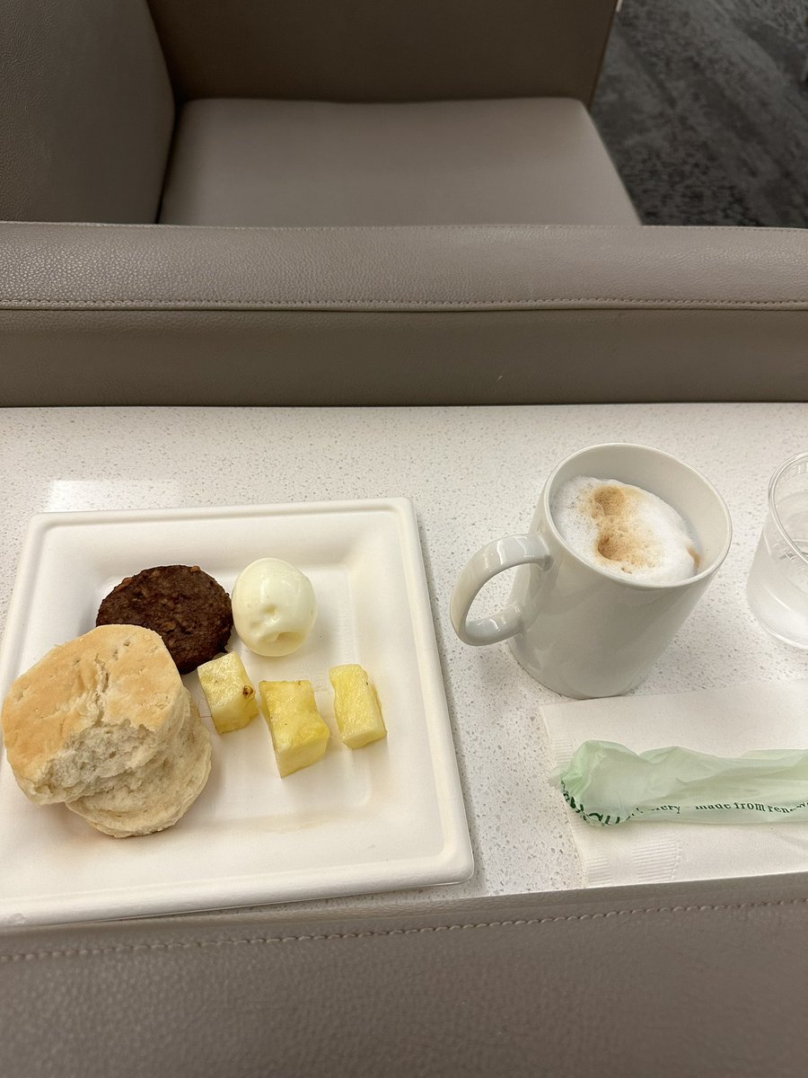 PMurray17's tweet photo. Thanking @Delta @DeltaSkyClub for easy grab n go in atlanta , they are testing it as an alternative to going into the sky miles lounge. Michella was very helpful. And nice lounge in @MemphisAirport https://t.co/Sr9PMFJhVS