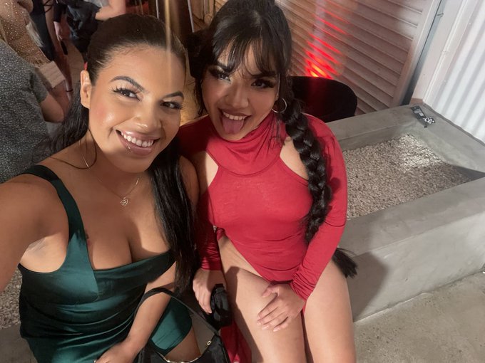 I&rsquo;m getting better with taking pictures 🥰  Last night was super dope.  @xogizellexo @realMONAAZAR @theyhatelild<a href="/tag/mvsales"class="tags"><span>#mvsales</span></a>