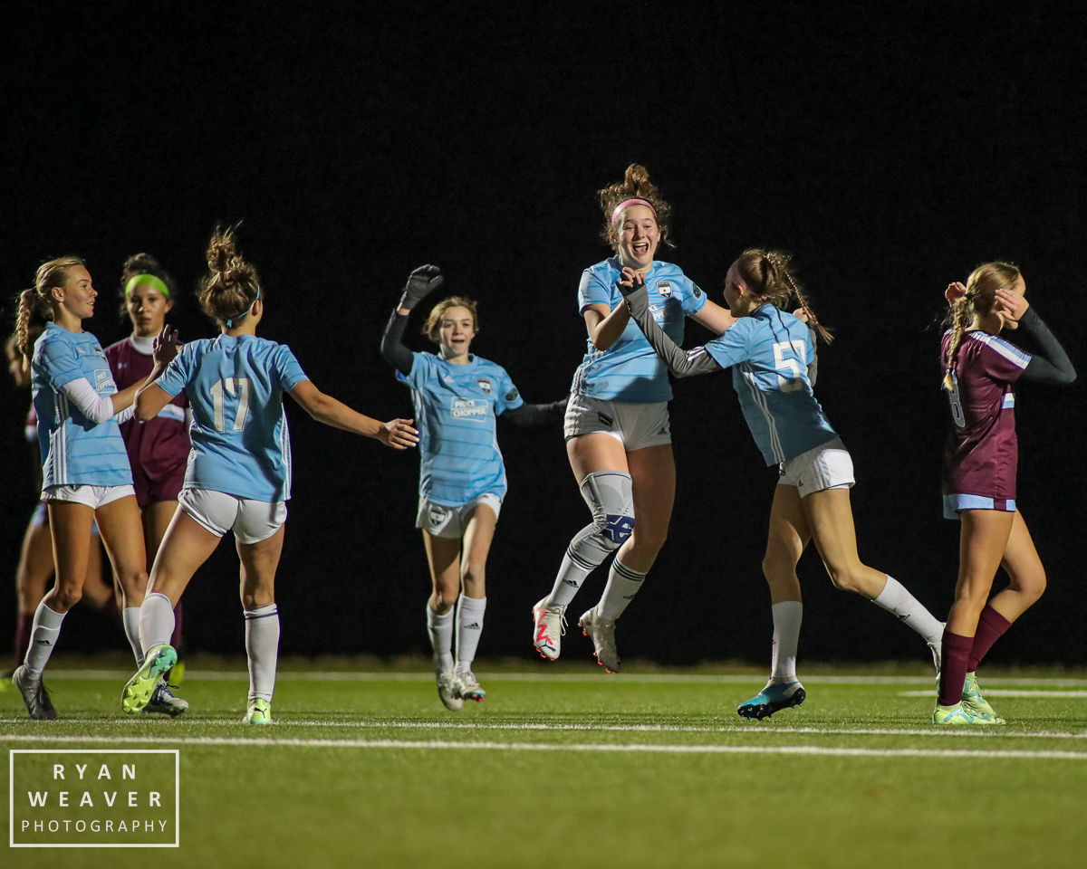 RyanWeaverMedia's tweet image. Here's some @KSYouthSoccer Presidents Cup action from last night!

Check out all the photos from Friday and last Saturday as well as download and print package options here:
ryanweaver.photoshelter.com/p/kansas-state…