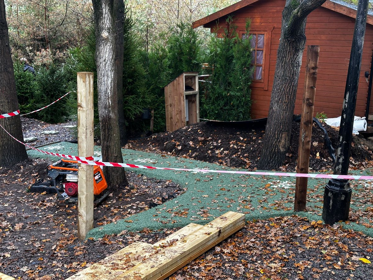 ChessingtonBuzz's tweet image. Winters Tail starts next Saturday and preparatory work on the Grotto area has seen a new semi-permanent path which will definitely be welcome!

#zootastic
#winterstail2023