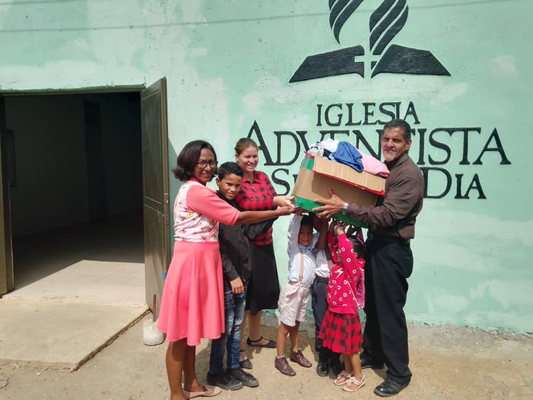 El Ministerio de la Mujer de la Iglesia Central de Barcelona entregó el día de hoy, sábado 18 de noviembre, una donación de ropa y juguetes a los niños de la Iglesia de Caño Salado. 🙏🏻

#PasiónMIVENOR