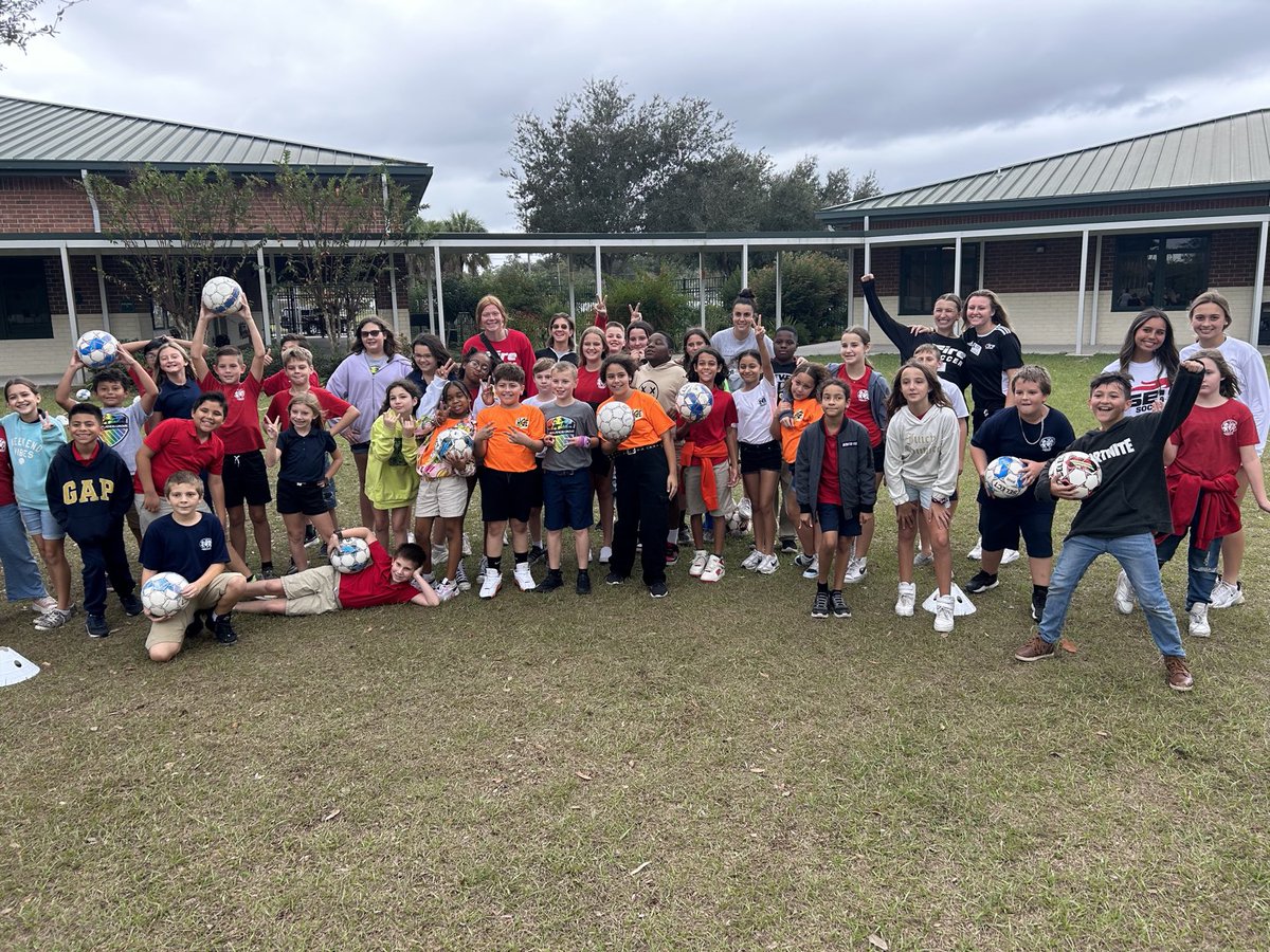 DrewWatsonAD's tweet image. Great serve by ⁦@SEUFireWSoccer⁩ at Highland Grove Elementary school this week! Love seeing ⁦@FireAthletics⁩ building relationships with our community! #FireFamily #LKLD